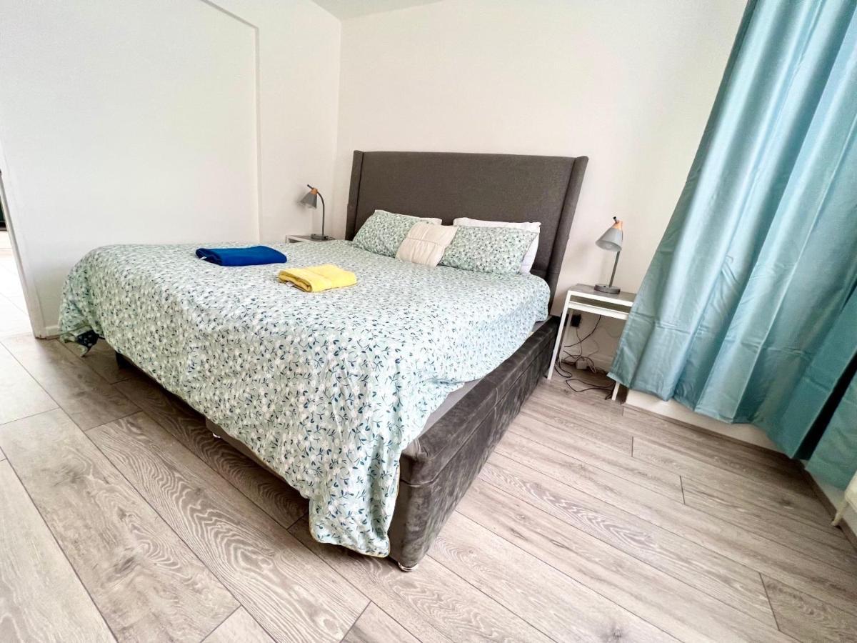 3 Cosy Homes Walking Distance To Mall With Parking Available To Book Separately 3 Bed House Or 1 Bed Or Casa de Férias