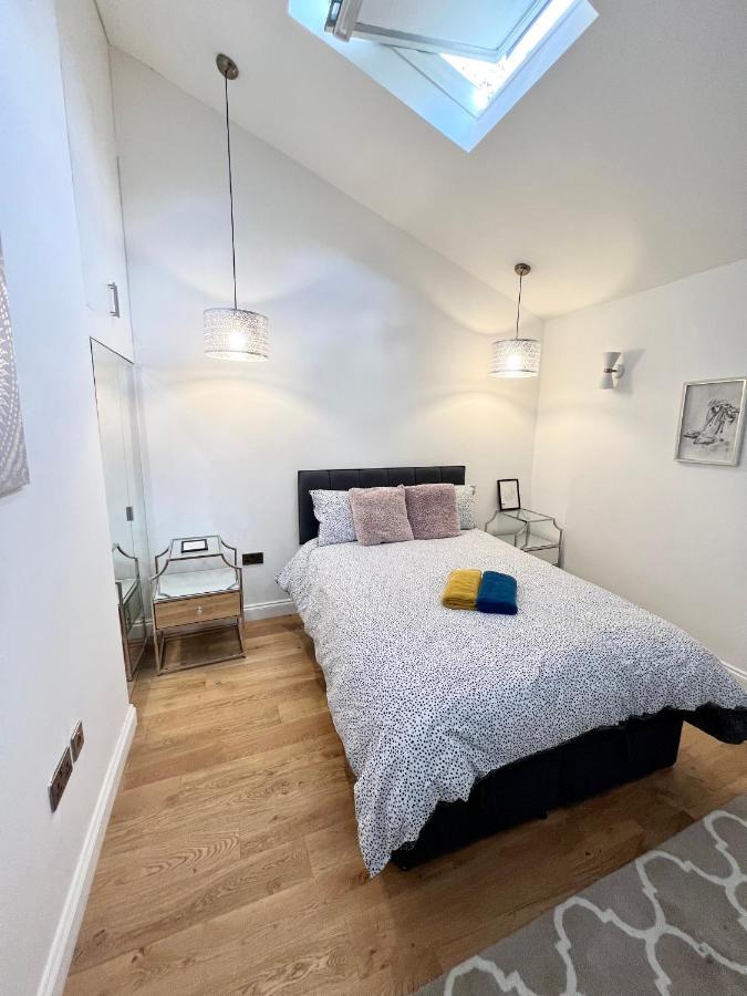 3 Cosy Homes Walking Distance To Mall With Parking Available To Book Separately 3 Bed House Or 1 Bed Or Casa de Férias *