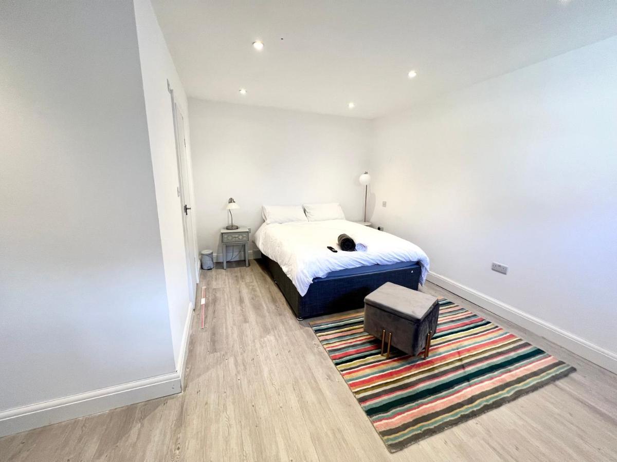3 Cosy Homes Walking Distance To Mall With Parking Available To Book Separately 3 Bed House Or 1 Bed Or Casa de Férias